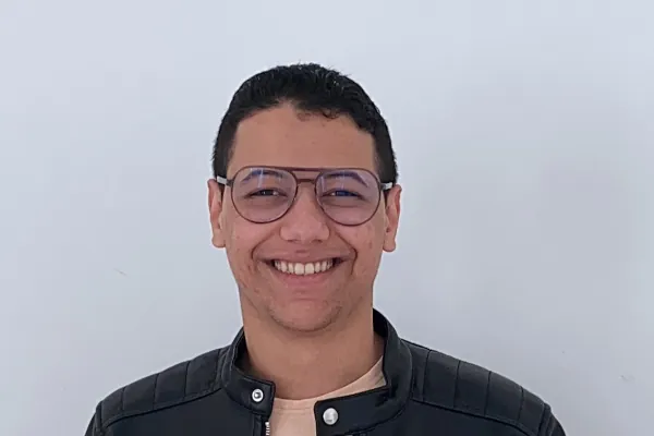 Issam, alumno del ciclo Desarrollo de Aplicaciones Web en Nazaret