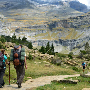 Actividades básicas en itinerarios de iniciación de baja y media montaña